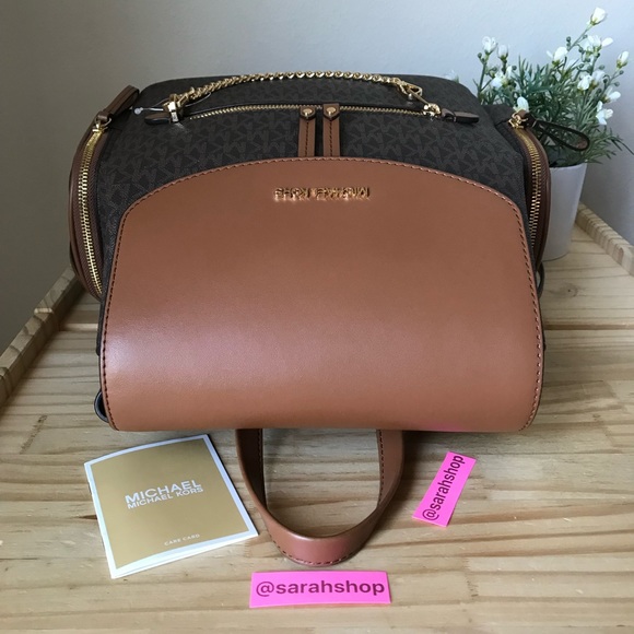 🌼Michael Kors backpack - Picture 5 of 14